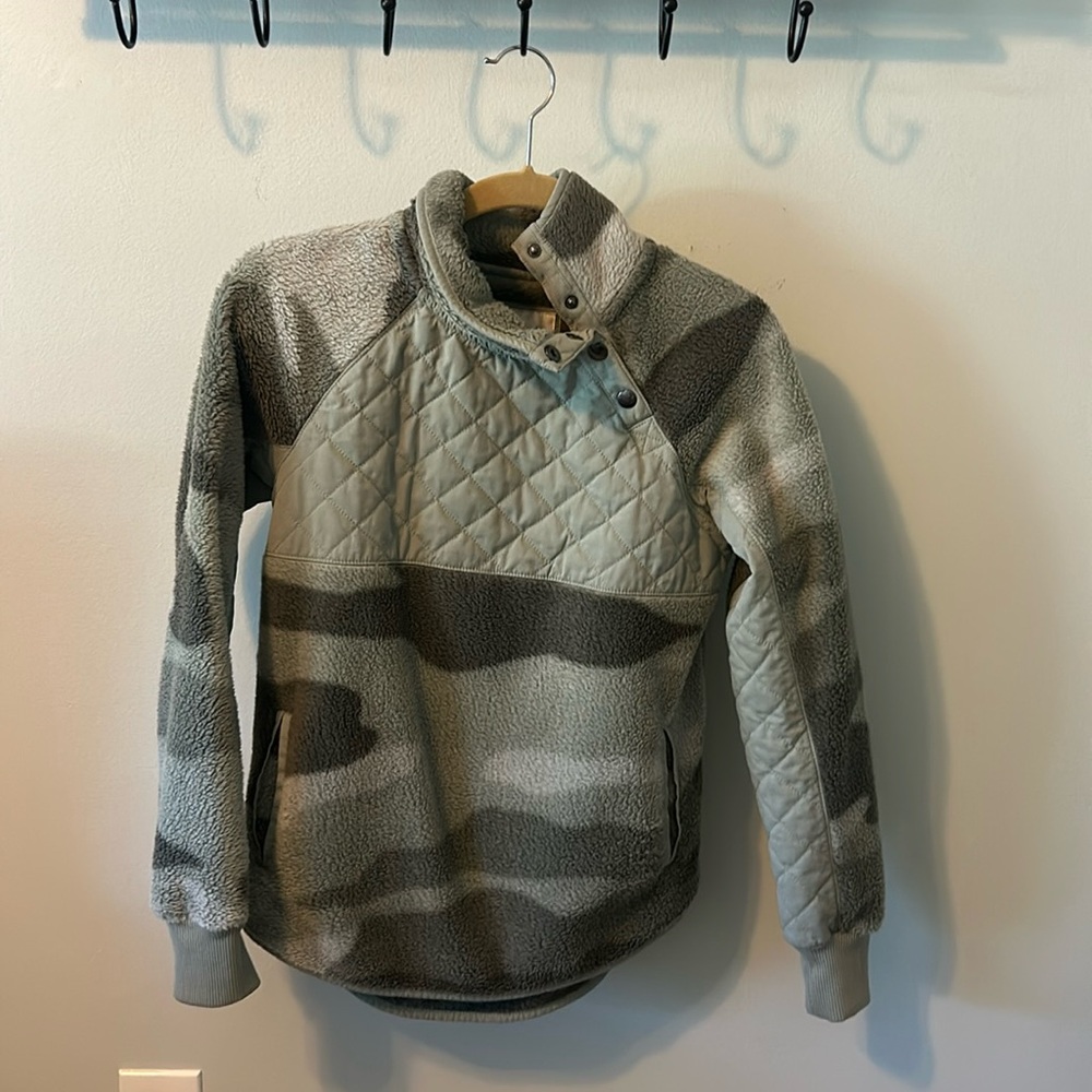 Abercrombie Camo Green Fleece Pullover. XS.